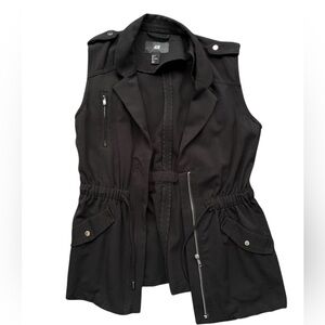 ✨ Black H&M zip-up vest with pockets✨